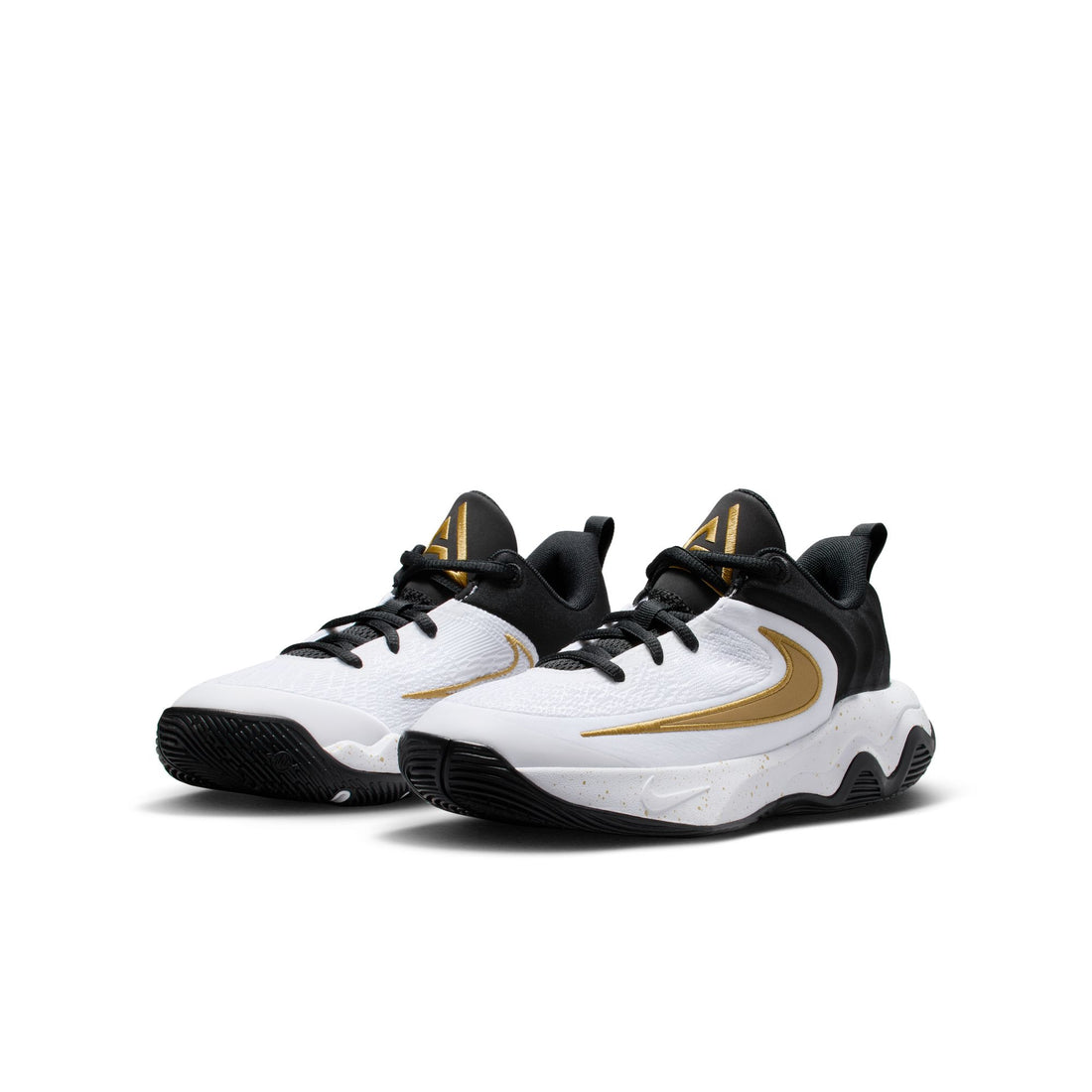 NIKE Giannis Immortality 4 Enfants performance in Noir/METALLIQUE-OR-Blanc 