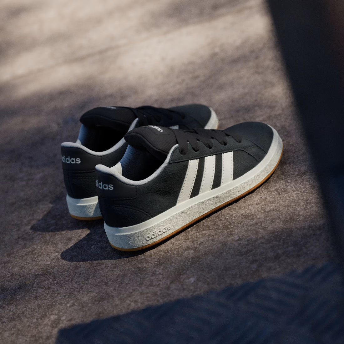 Adidas Grand Court 00s K Kids Shoes Performance in black - product view