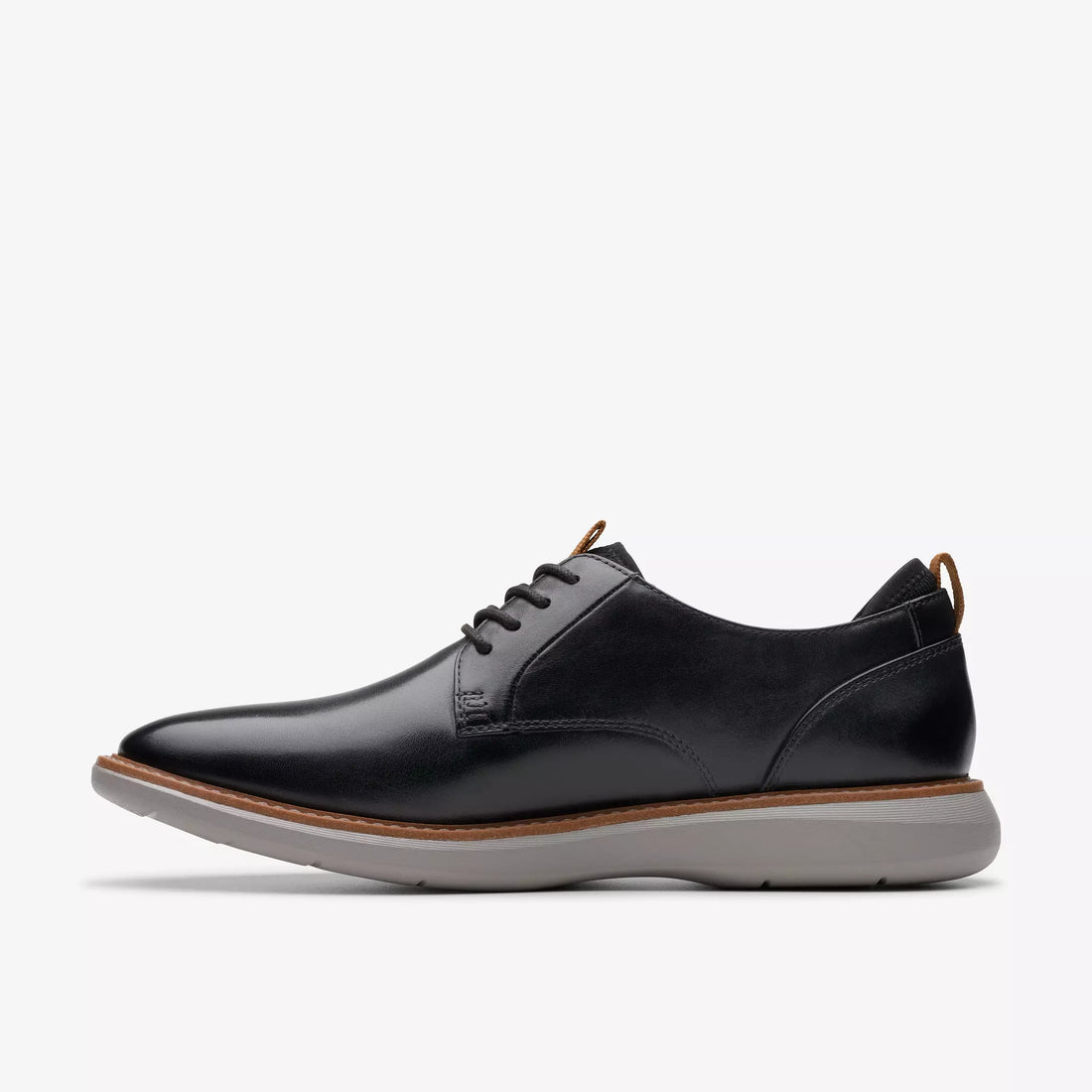 Clarks Brantin Plain Men Shoes Casual in black - product view