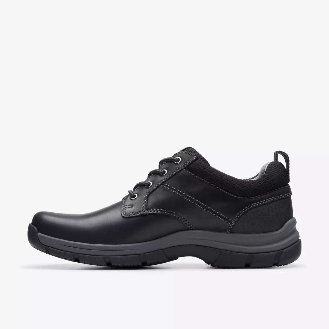 Clarks Walpath Low Men Shoes Casual in black - product view