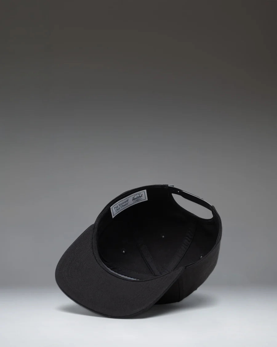 Herschel Whaler 6 Panel Cap Women Acc Hats in Black - Product view