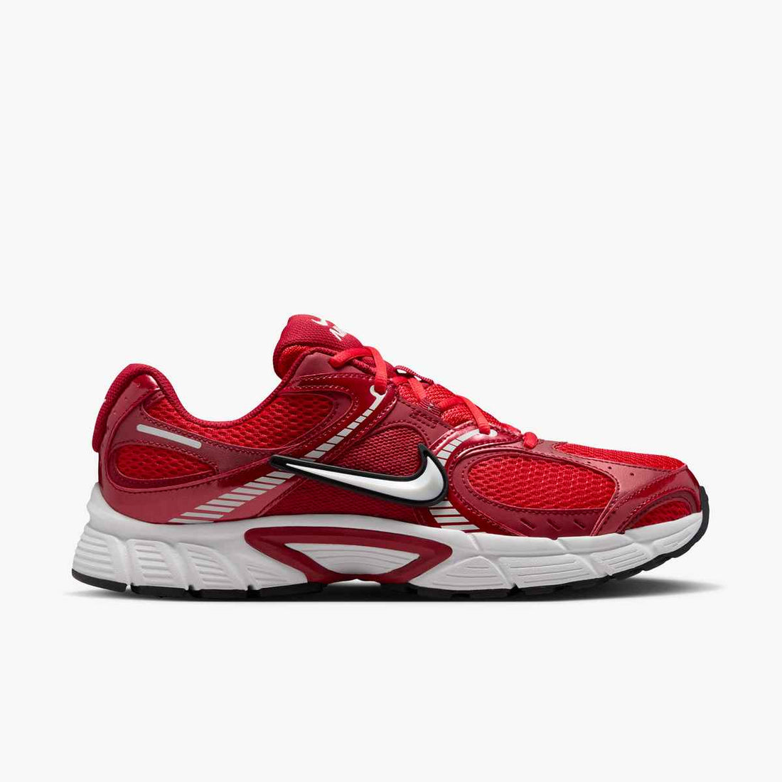 NIKE Nike V5RNR Shoes Sneaker in Red- Product view