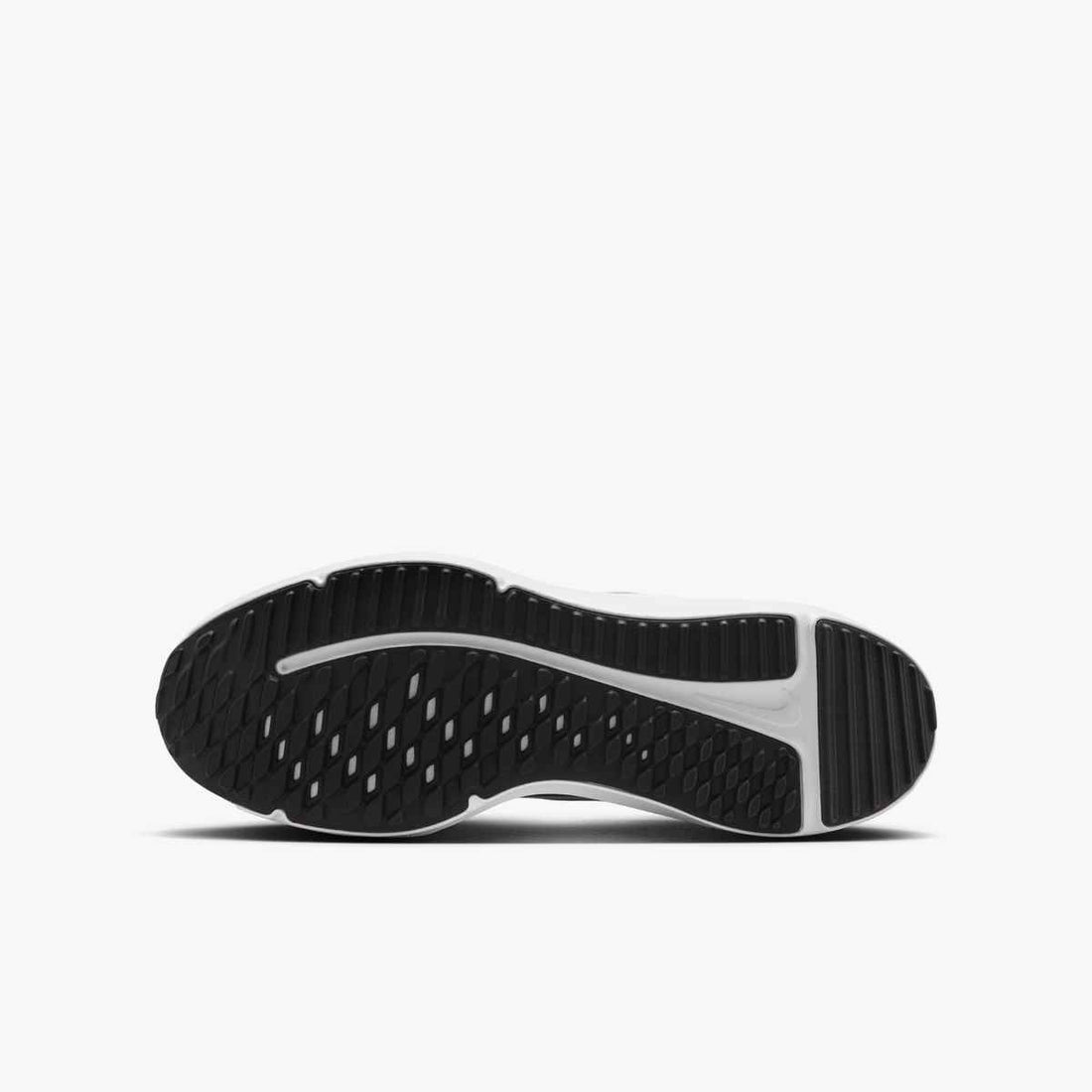 NIKE Nike Cosmic Runner Performance Shoes in Black- Product view