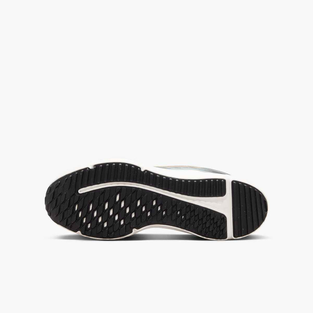 NIKE Nike Cosmic Runner Performance Shoes in Black- Product view
