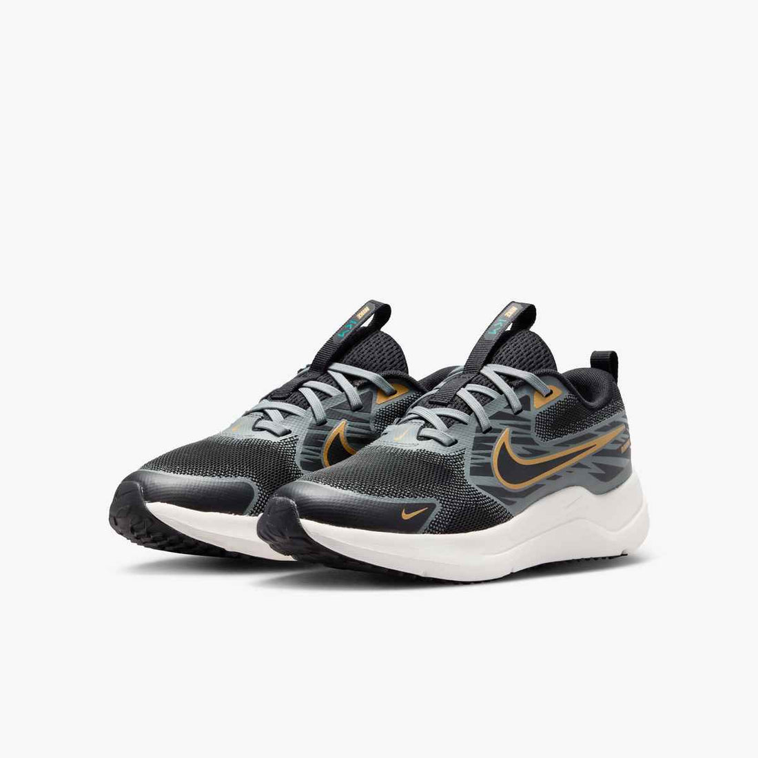 NIKE Nike Cosmic Runner Performance Shoes in Black- Product view